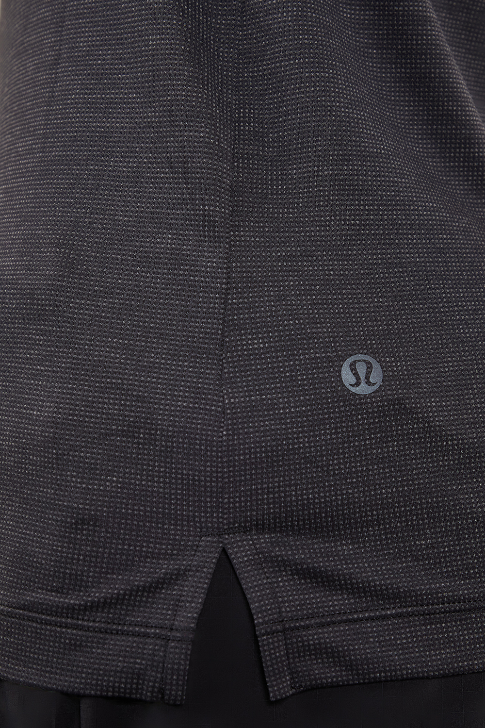 תמונת תקריב דוגמן של Lightweight Knit Workout Tank Top