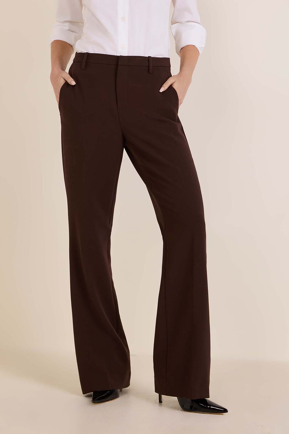 תמונת דוגמן קידמית של מכנסיים מחוייטים