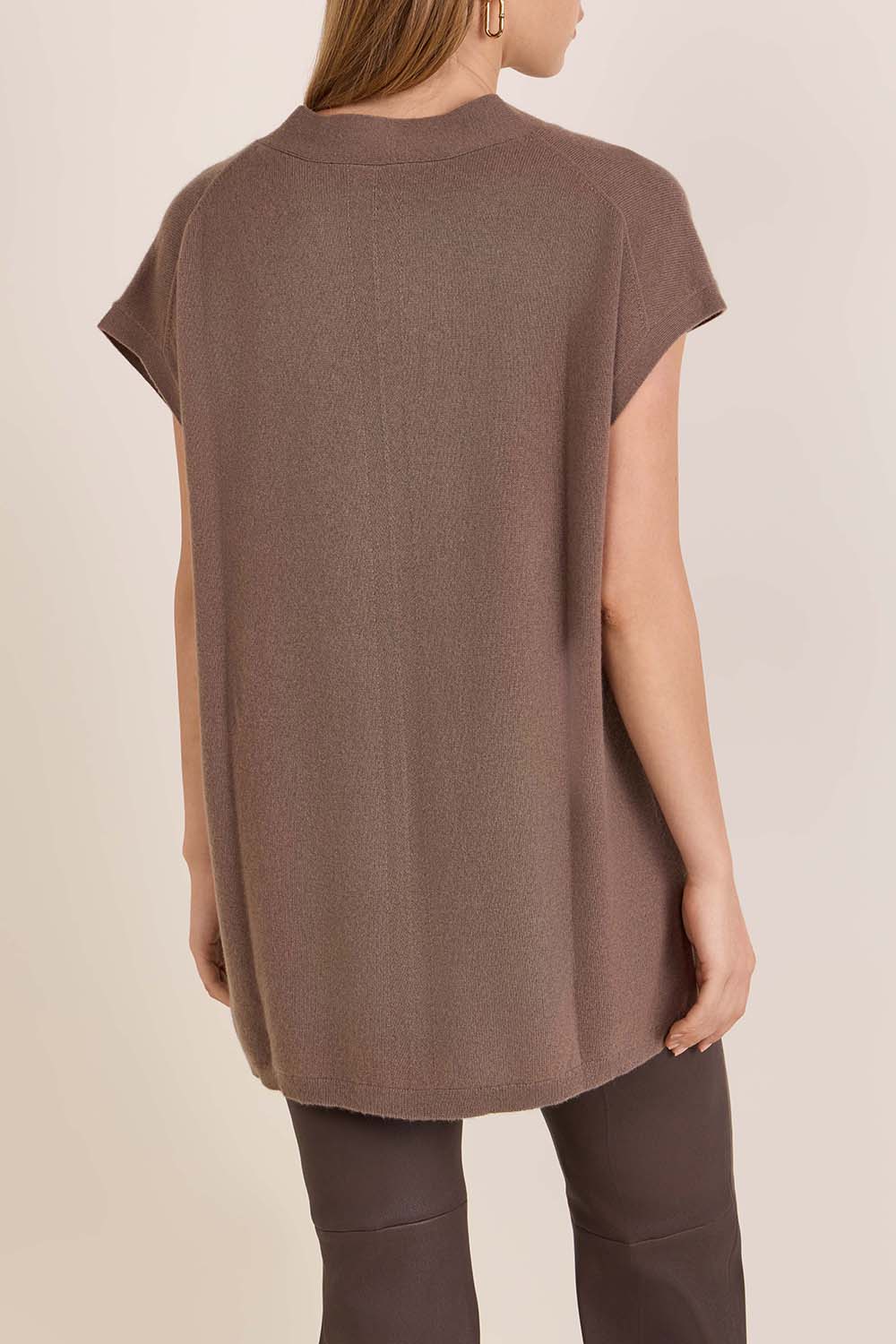 תמונת דוגמן אחורית של אפודת קשמיר