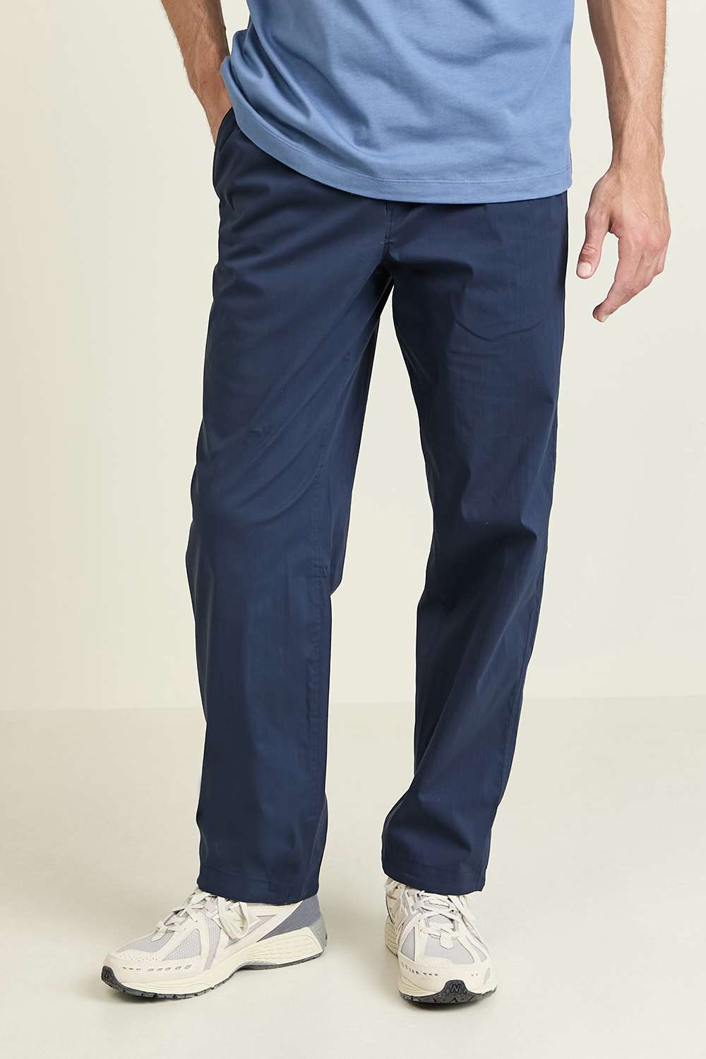 תמונת דוגמן קידמית של Poplin Relaxed-Fit Pant