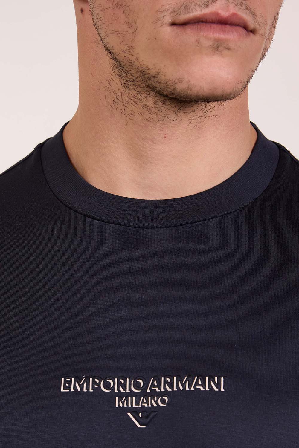 תמונת תקריב דוגמן של חולצת טי