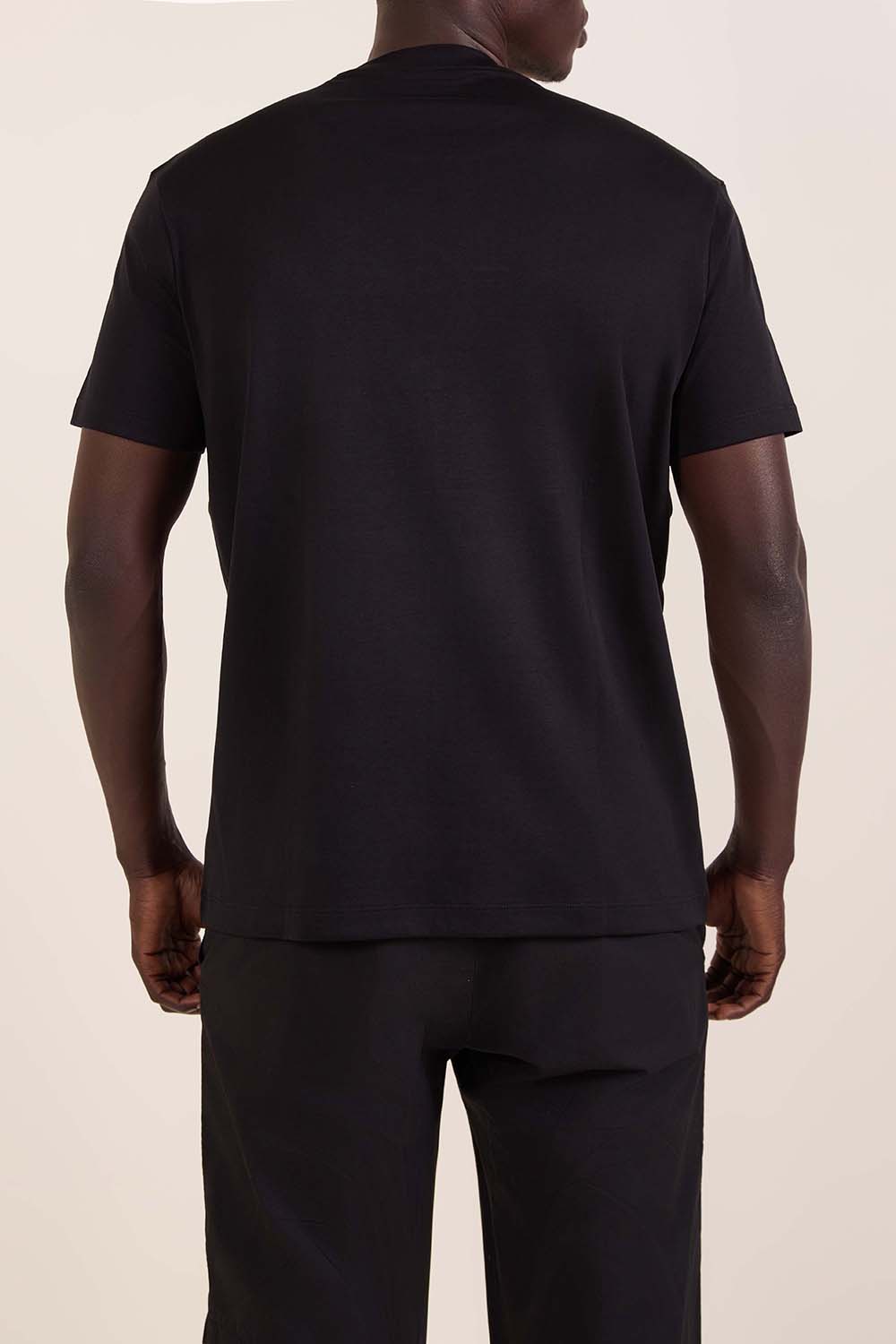 תמונת דוגמן אחורית של חולצת טי