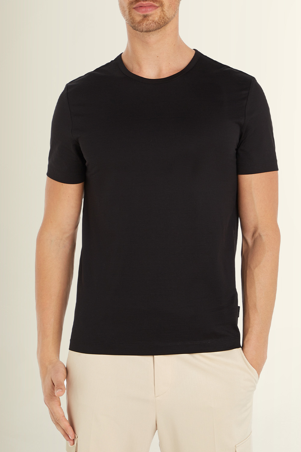 תמונת דוגמן קידמית של חולצת טי