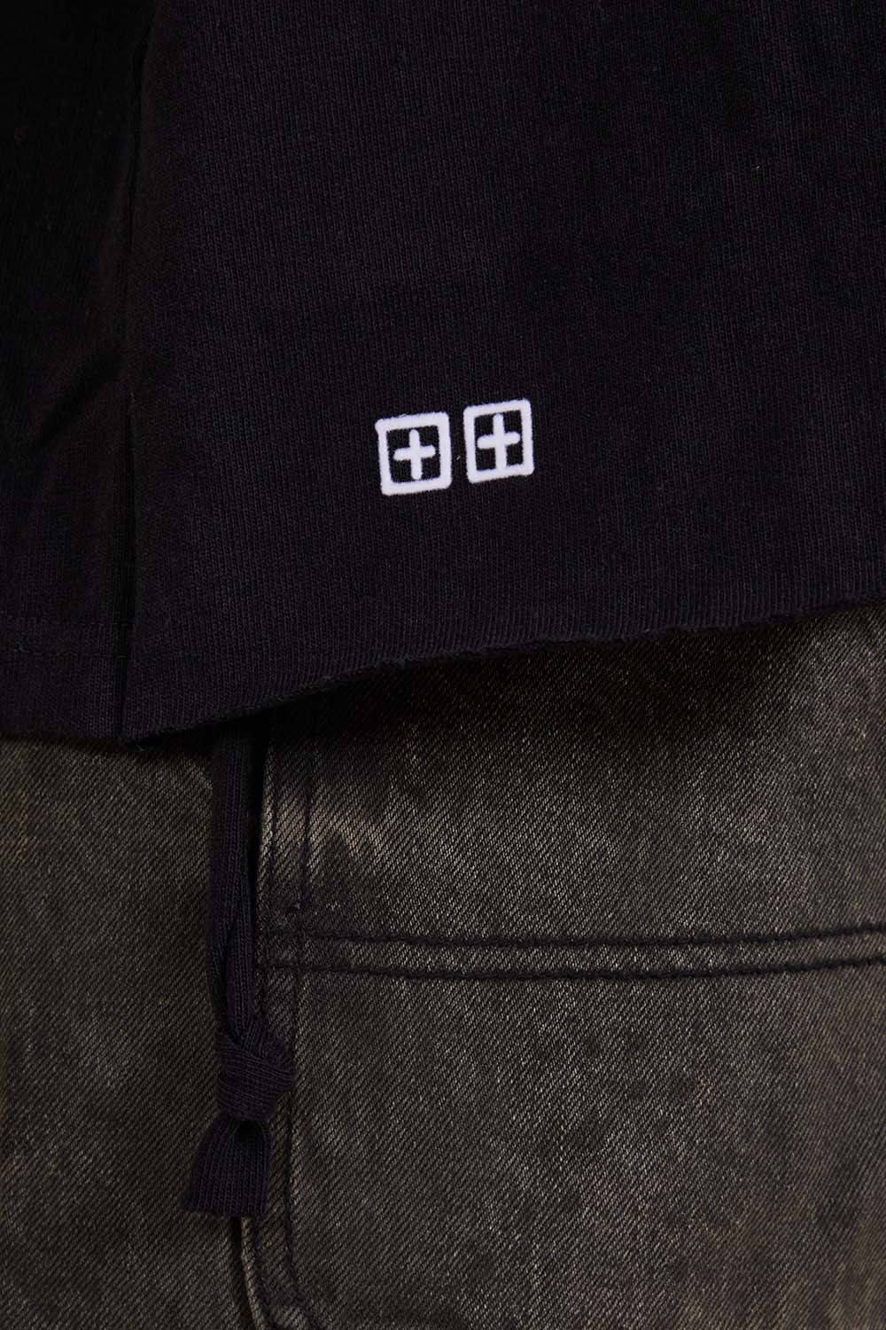 תמונת דוגמן אחורית של חולצת טי