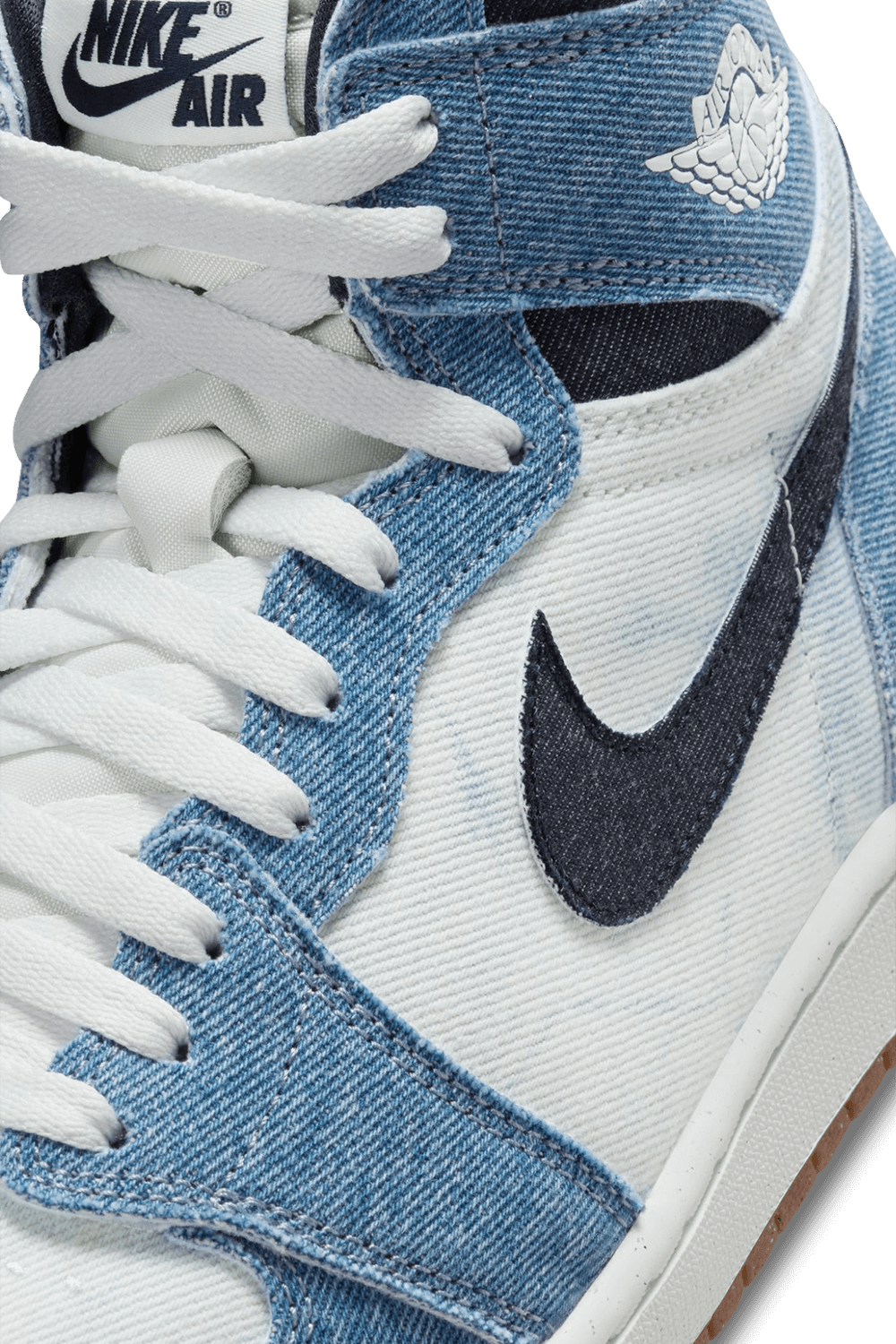 תמונת פנים של נעלי סניקרס ג'ורדן 1 רטרו