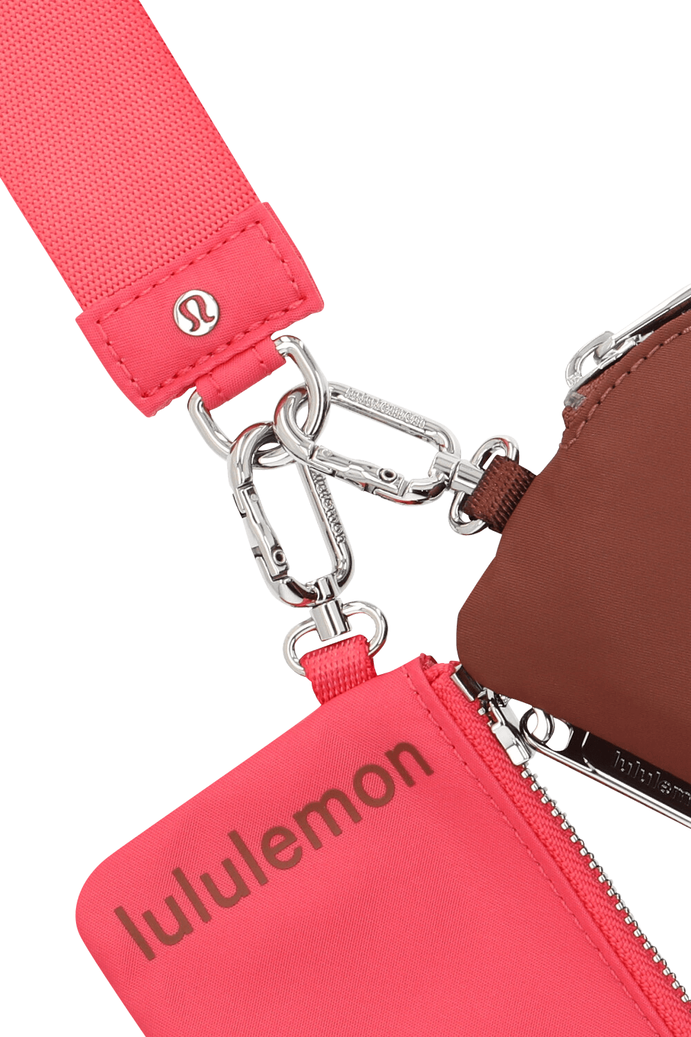 תמונת תקריב של Dual Pouch Wristlet