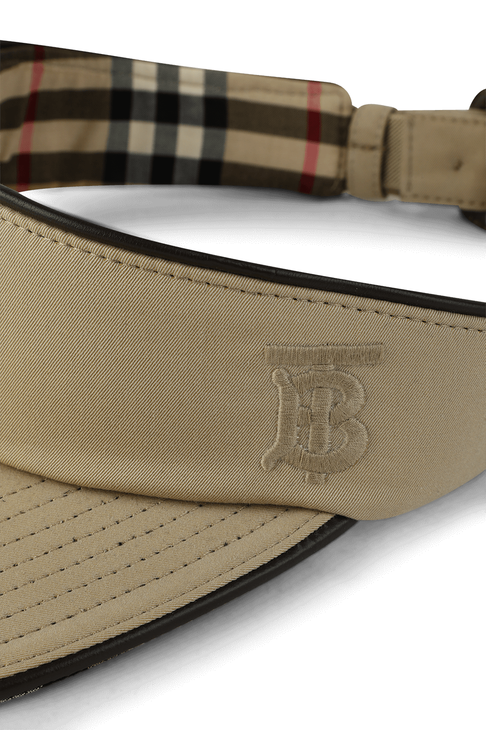 תמונת תקריב של מצחייה עפ הדפס משבצות