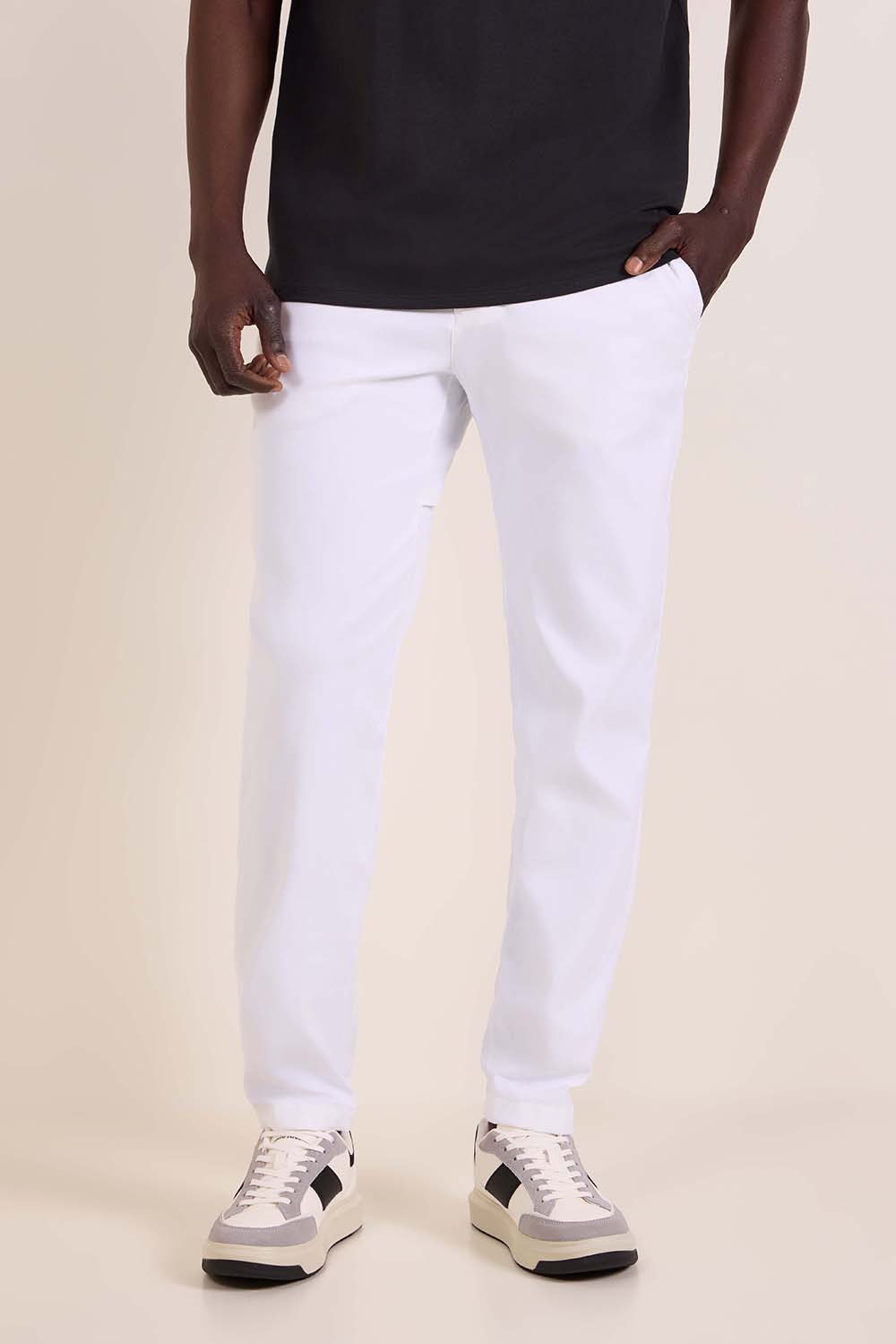 תמונת דוגמן קידמית של ABC Slim-Fit Golf Trouser 32L