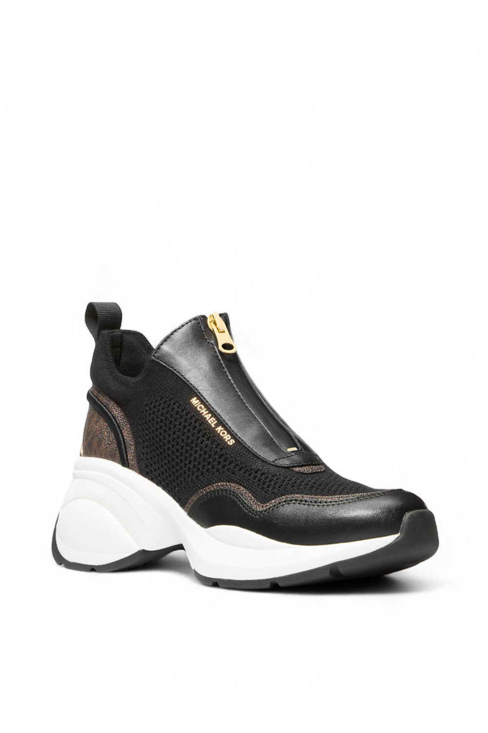 תמונת פנים של נעלי סניקרס זומה