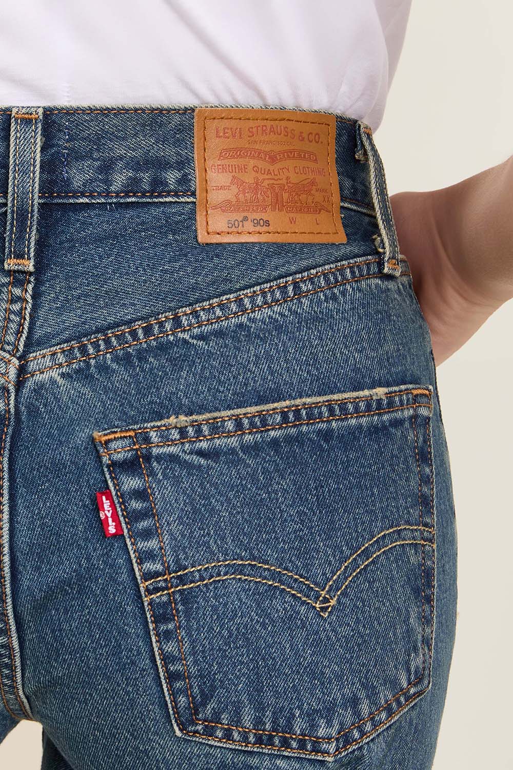 תמונת תקריב דוגמן של מכנסי ג'ינס 501 90 בגזרה ישרה רחבה