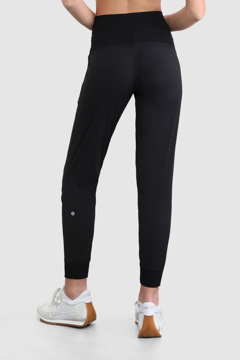 תמונת דוגמן אחורית של Dance Studio Mid-Rise Jogger