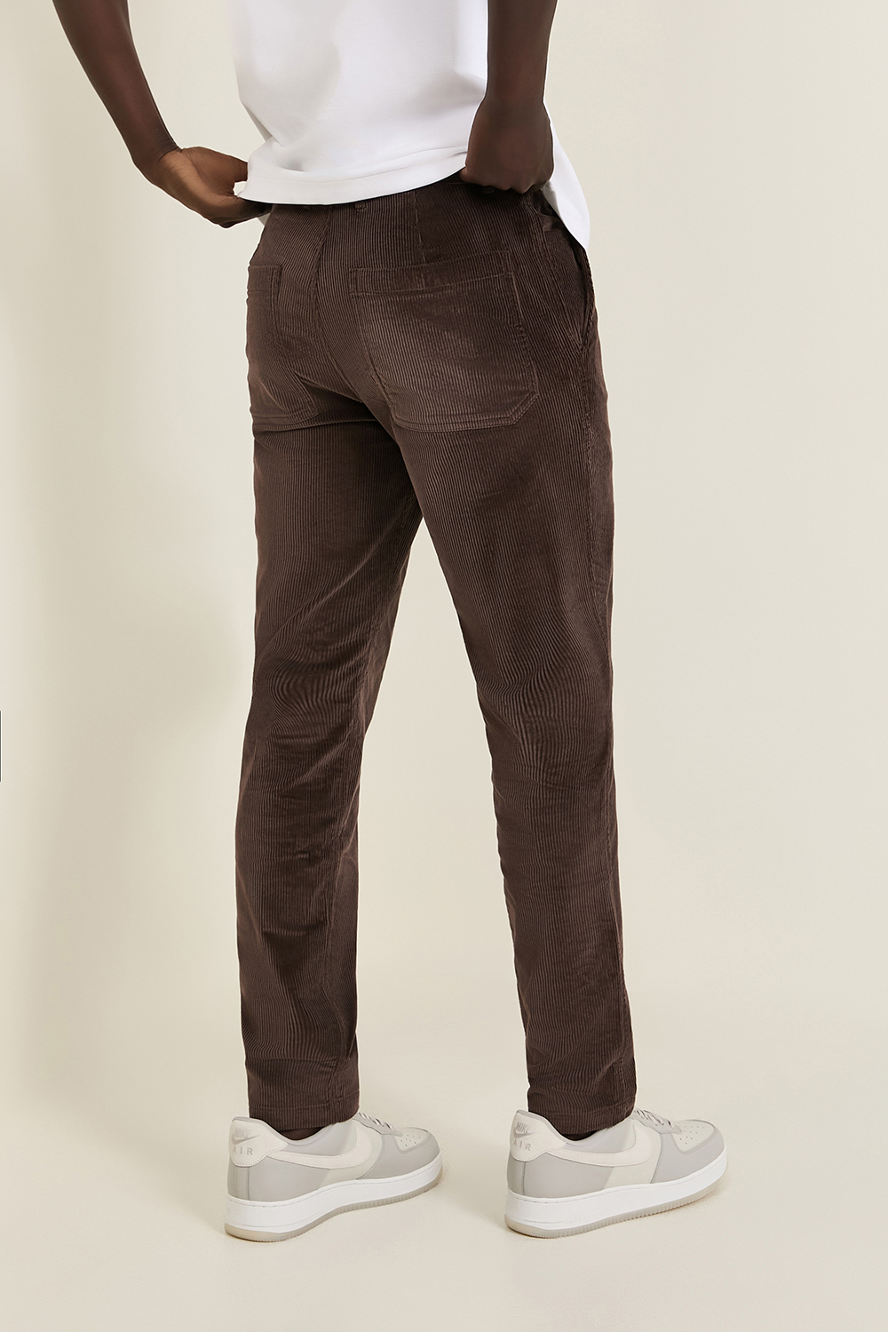 תמונת דוגמן אחורית של Corduroy Classic-Fit Pant Regular