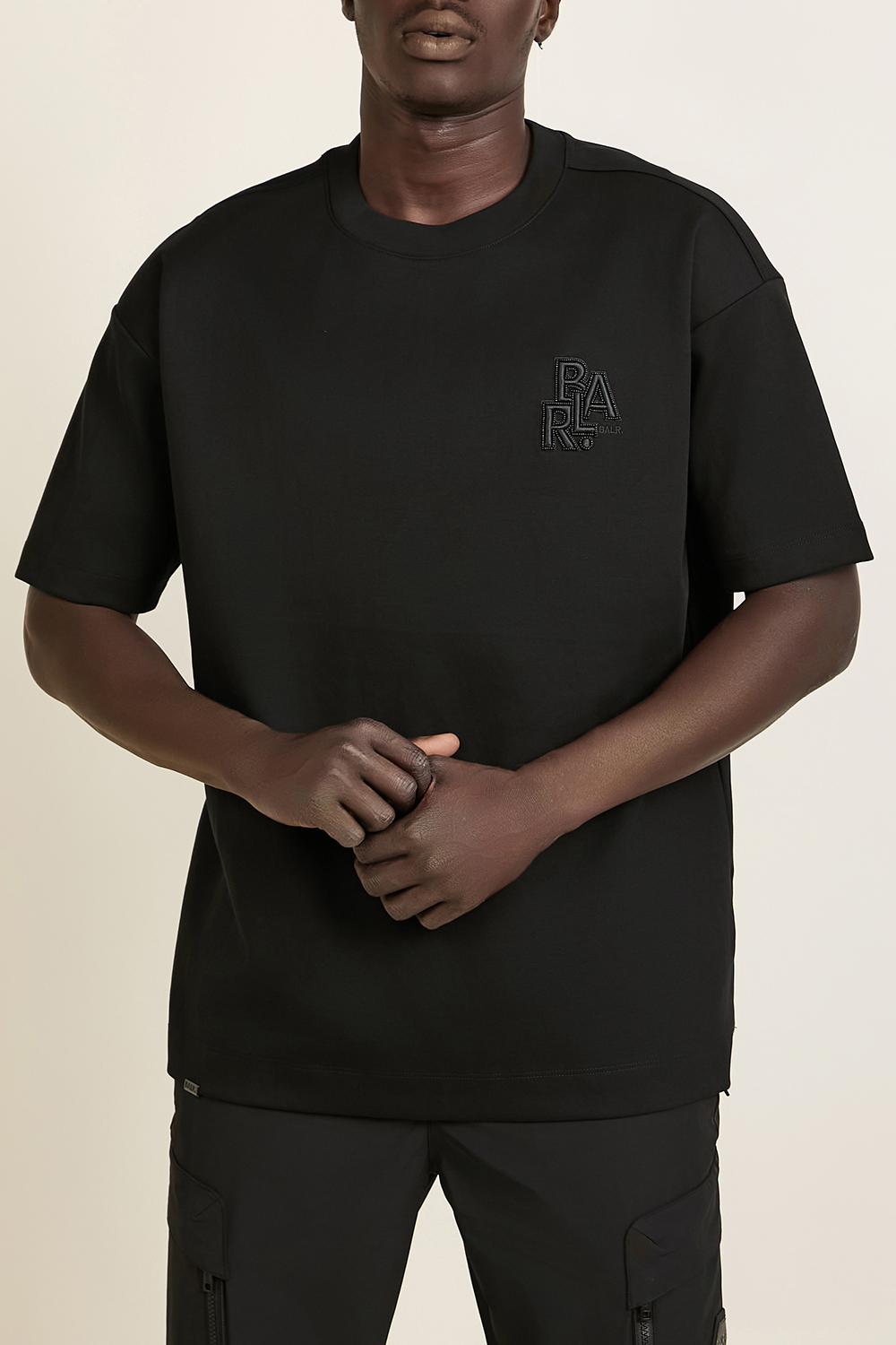 תמונת דוגמן קידמית של חולצת טי אוברסייז