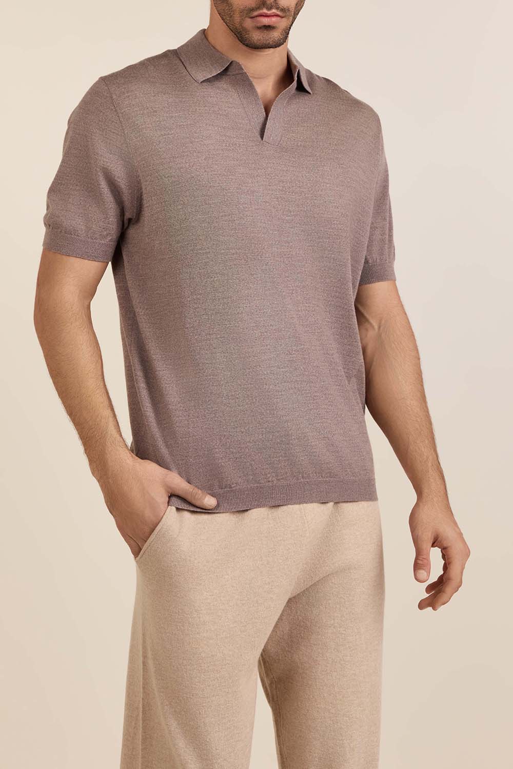 תמונת דוגמן קידמית של חולצת טי