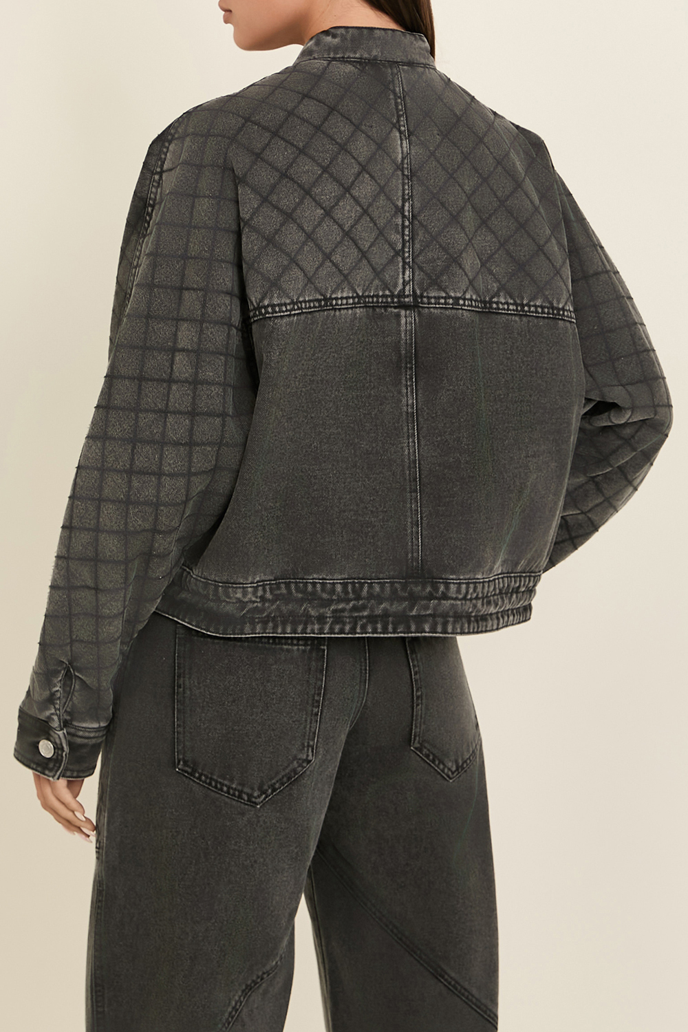 תמונת דוגמן אחורית של ז'קט ג'ינס קווילט