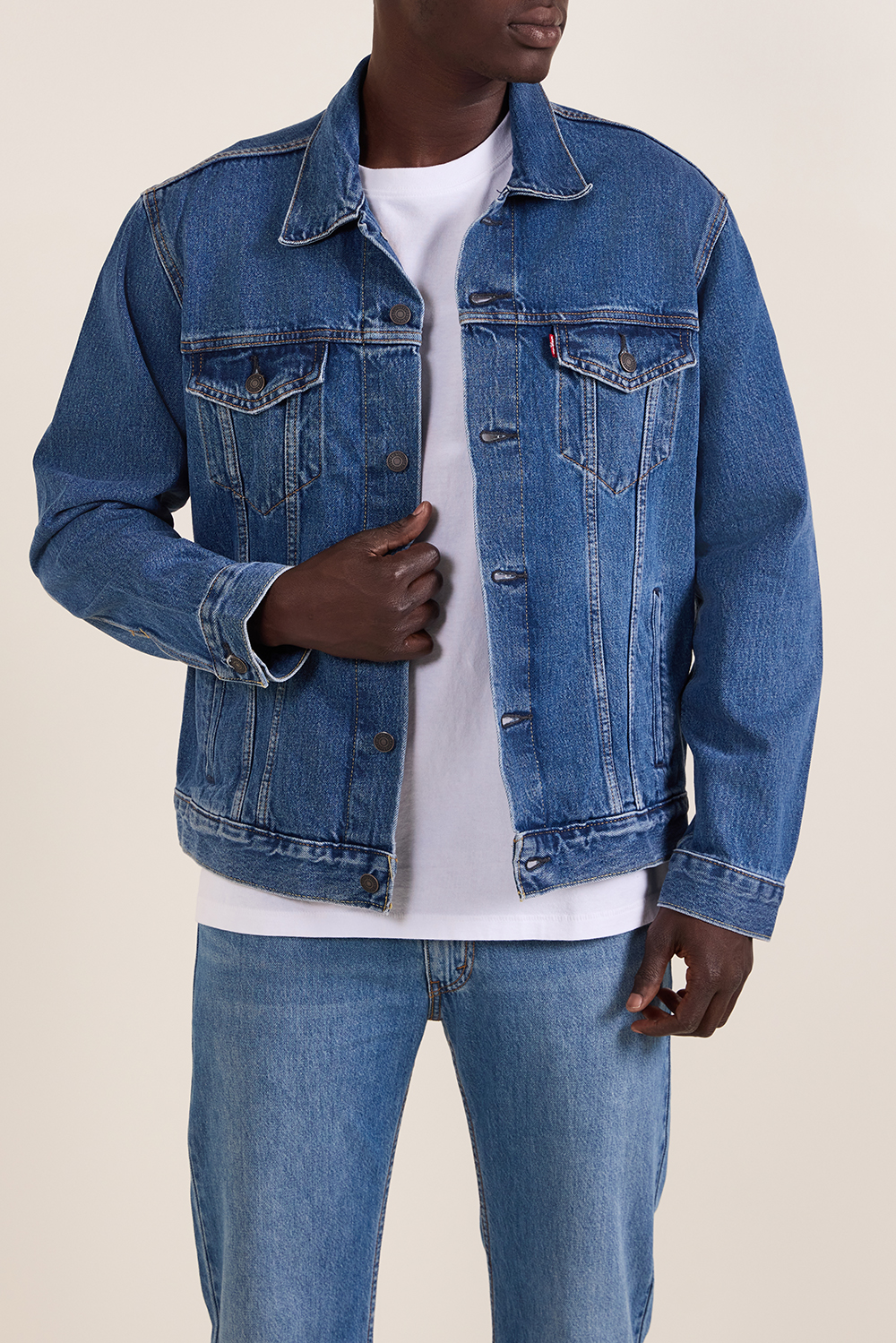 תמונת דוגמן קידמית של ז'קט ג'ינס מכופתר