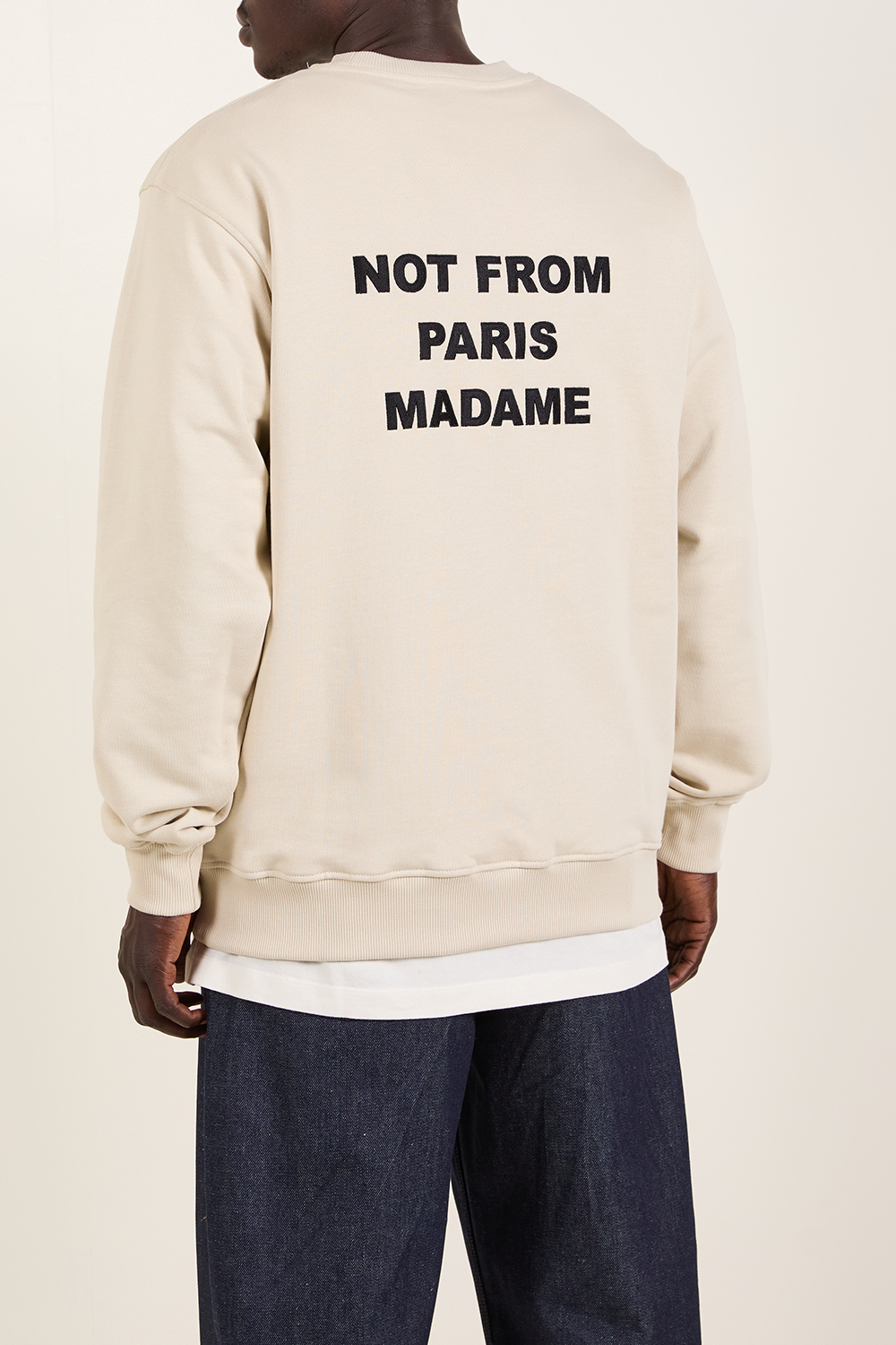 תמונת תקריב דוגמן של סווטשירט