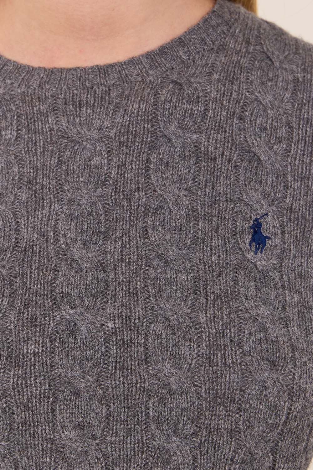 תמונת תקריב דוגמן של סריג צמר וקשמיר