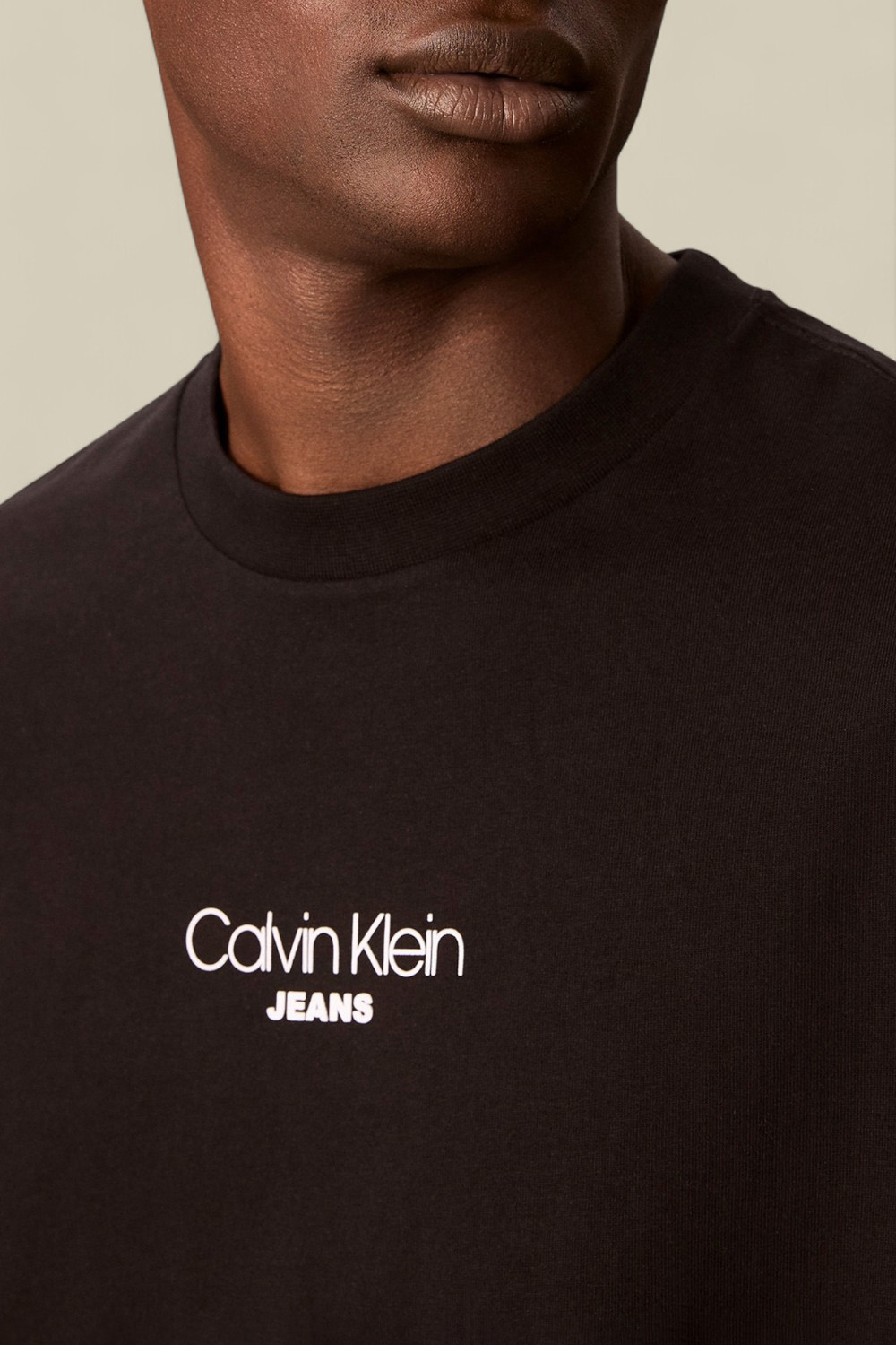 תמונת תקריב דוגמן של חולצת טי