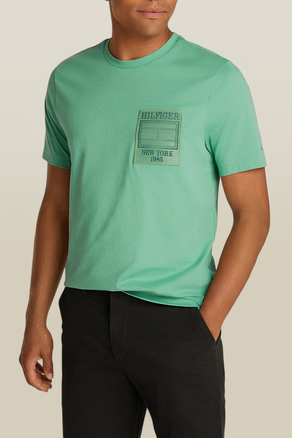 תמונת דוגמן קידמית של חולצת כפתורים