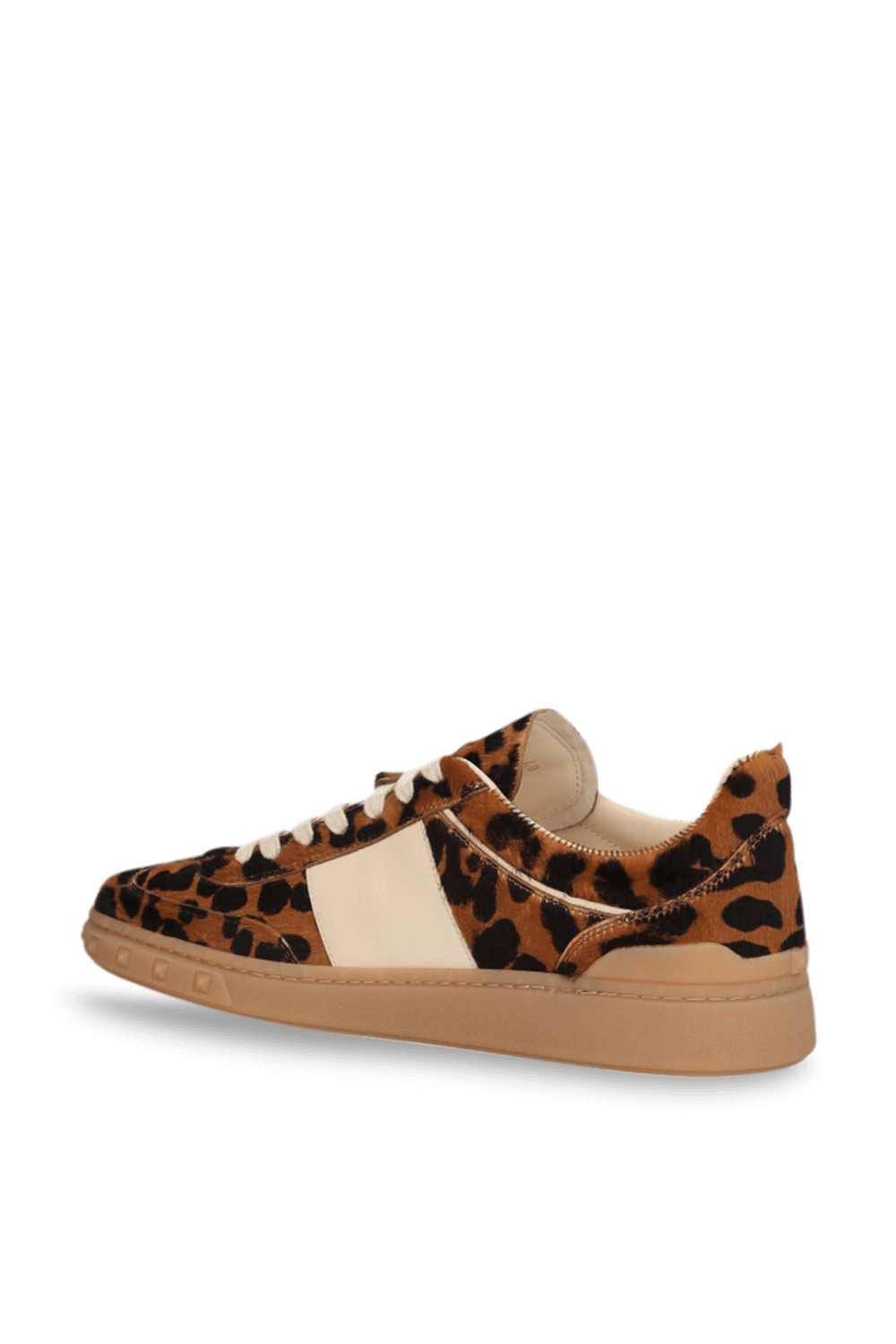 תמונה אחורית של נעלי סניקרס