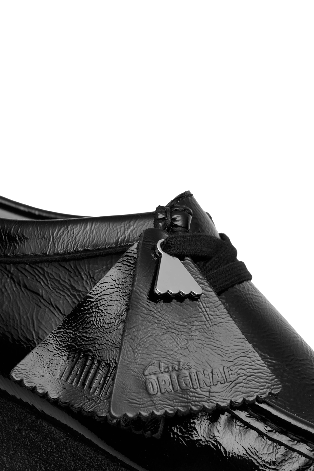 תמונת פנים של נעלי מוקסינים פטנט