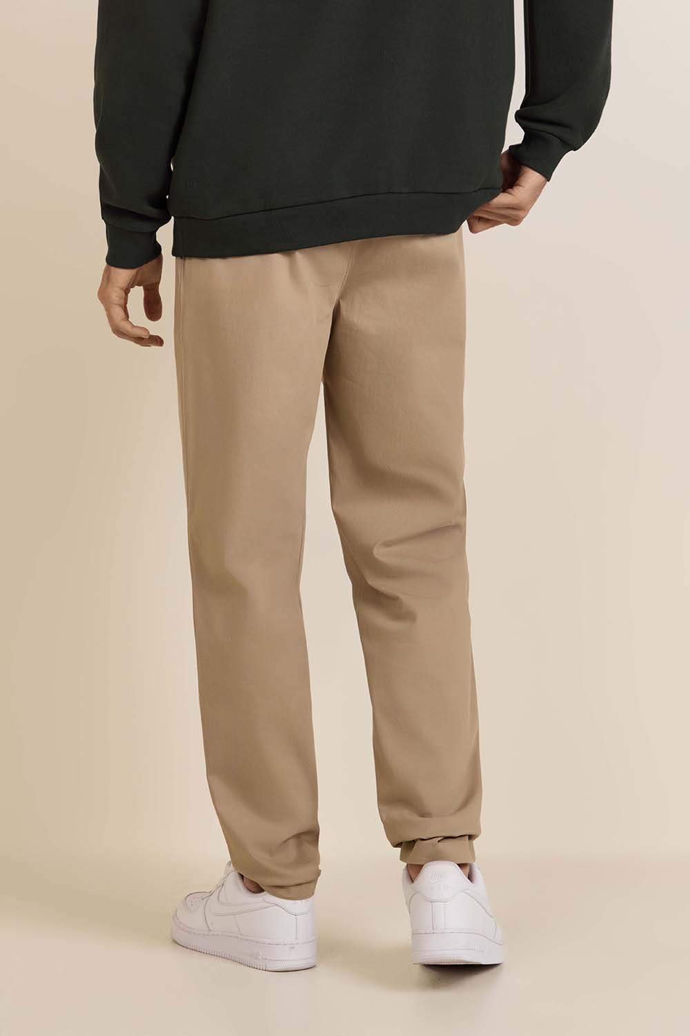 תמונת דוגמן אחורית של Cotton Twill Pintuck Pull-On Pant Regular