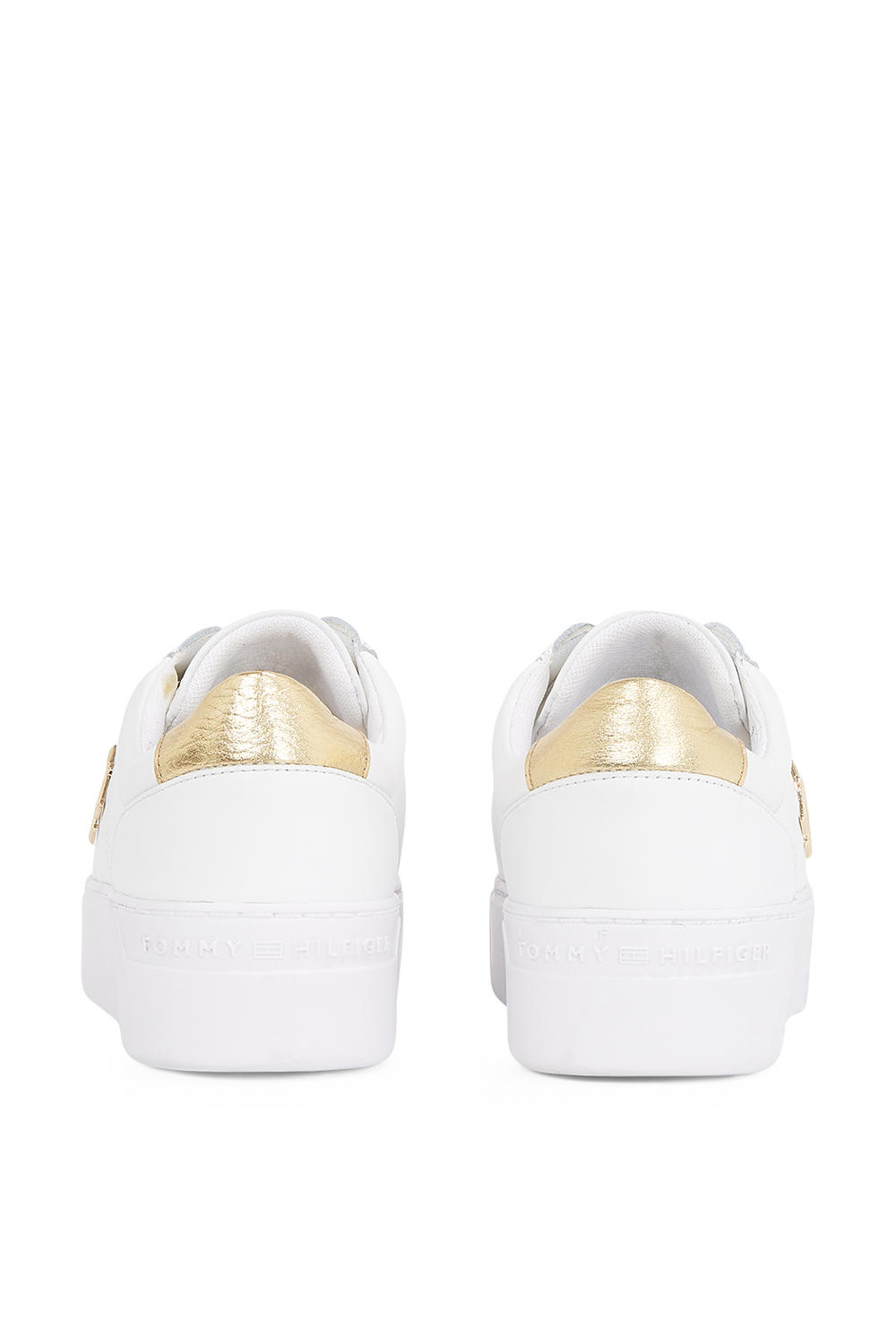 תמונה אחורית של נעלי סניקרס פלטפורמה