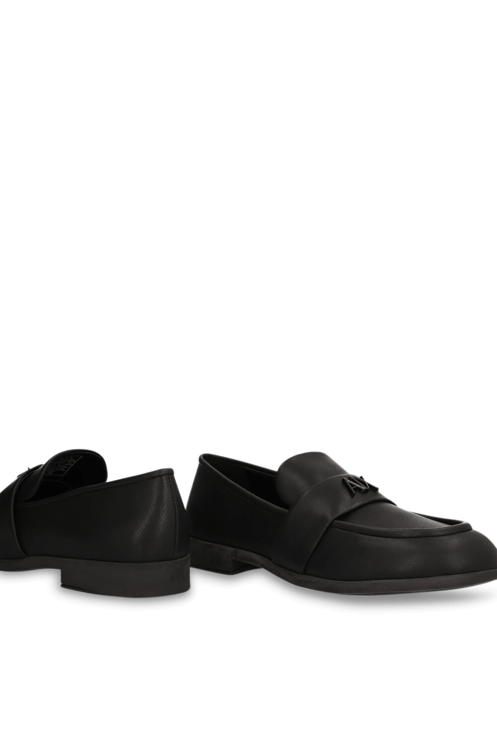 תמונת תקריב של נעלי מוקסינים