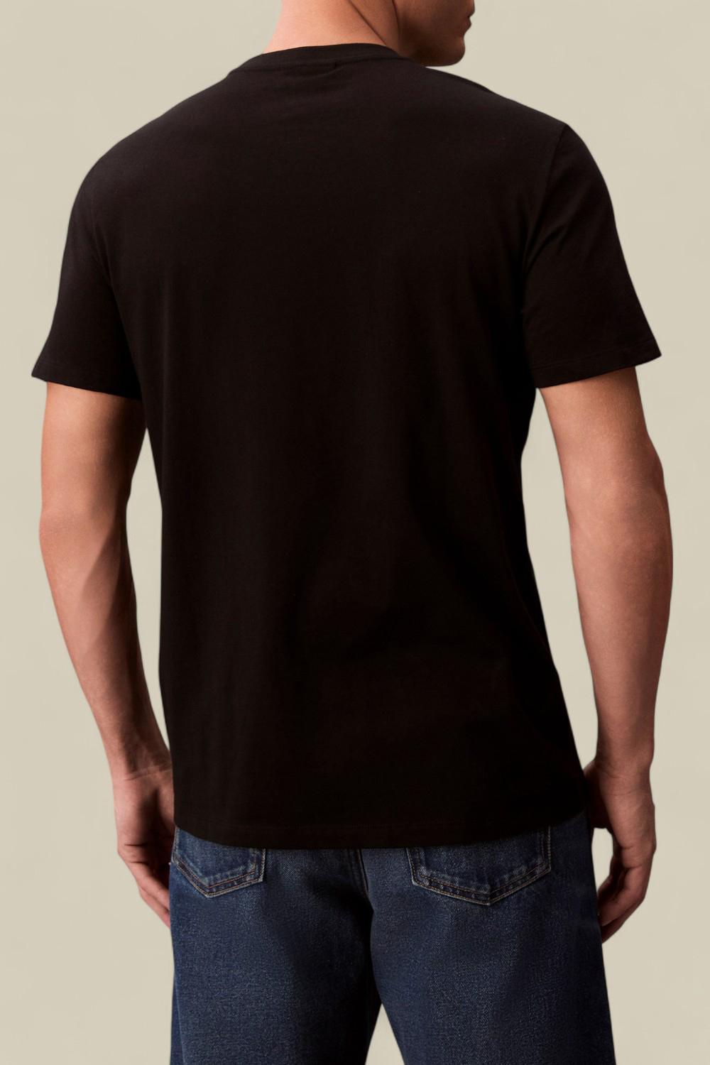 תמונת דוגמן אחורית של חולצת טי