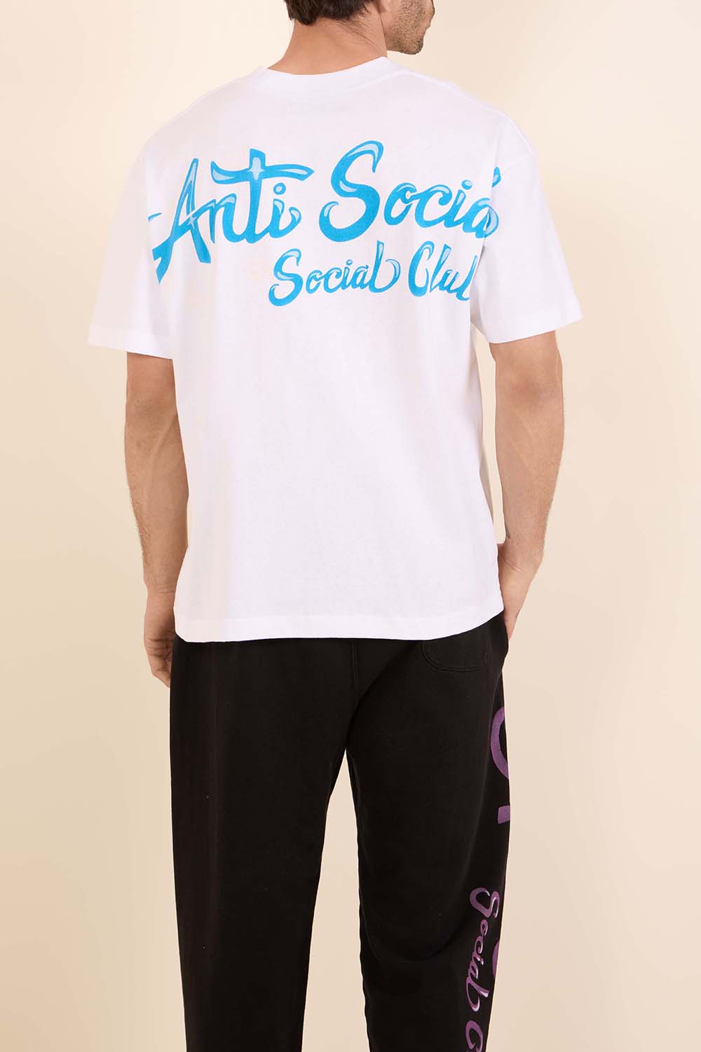 תמונת דוגמן אחורית של חולצת טי