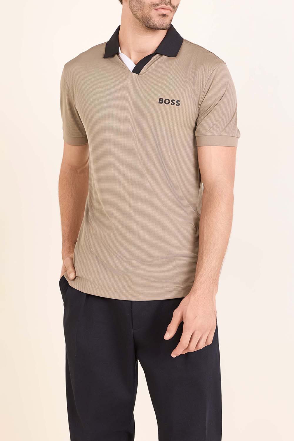 תמונת דוגמן קידמית של חולצת פולו לטניס סלים פיט