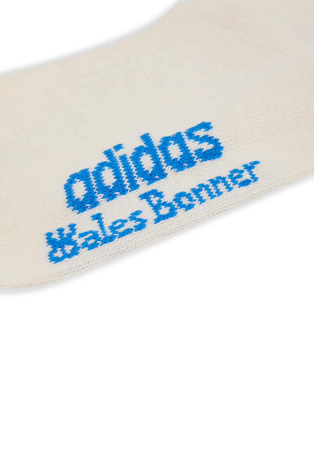 תמונה אחורית של אדידס X וולס בונר שני זוגות גרביים