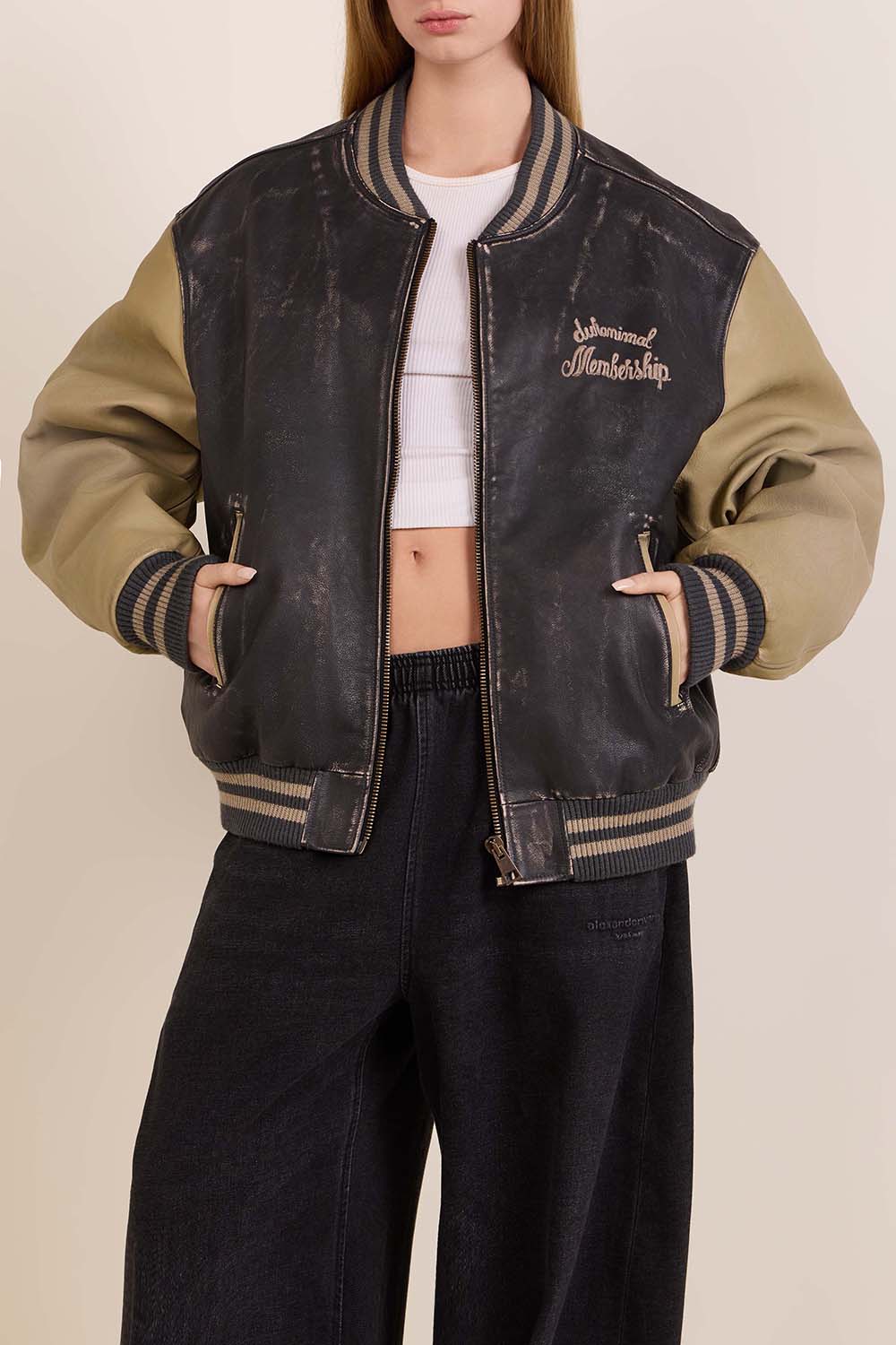 תמונת דוגמן קידמית של ז'קט עור בומבר