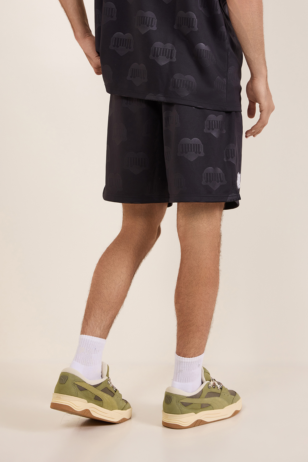 תמונת תקריב דוגמן של מכנסי פוטבול קצרים