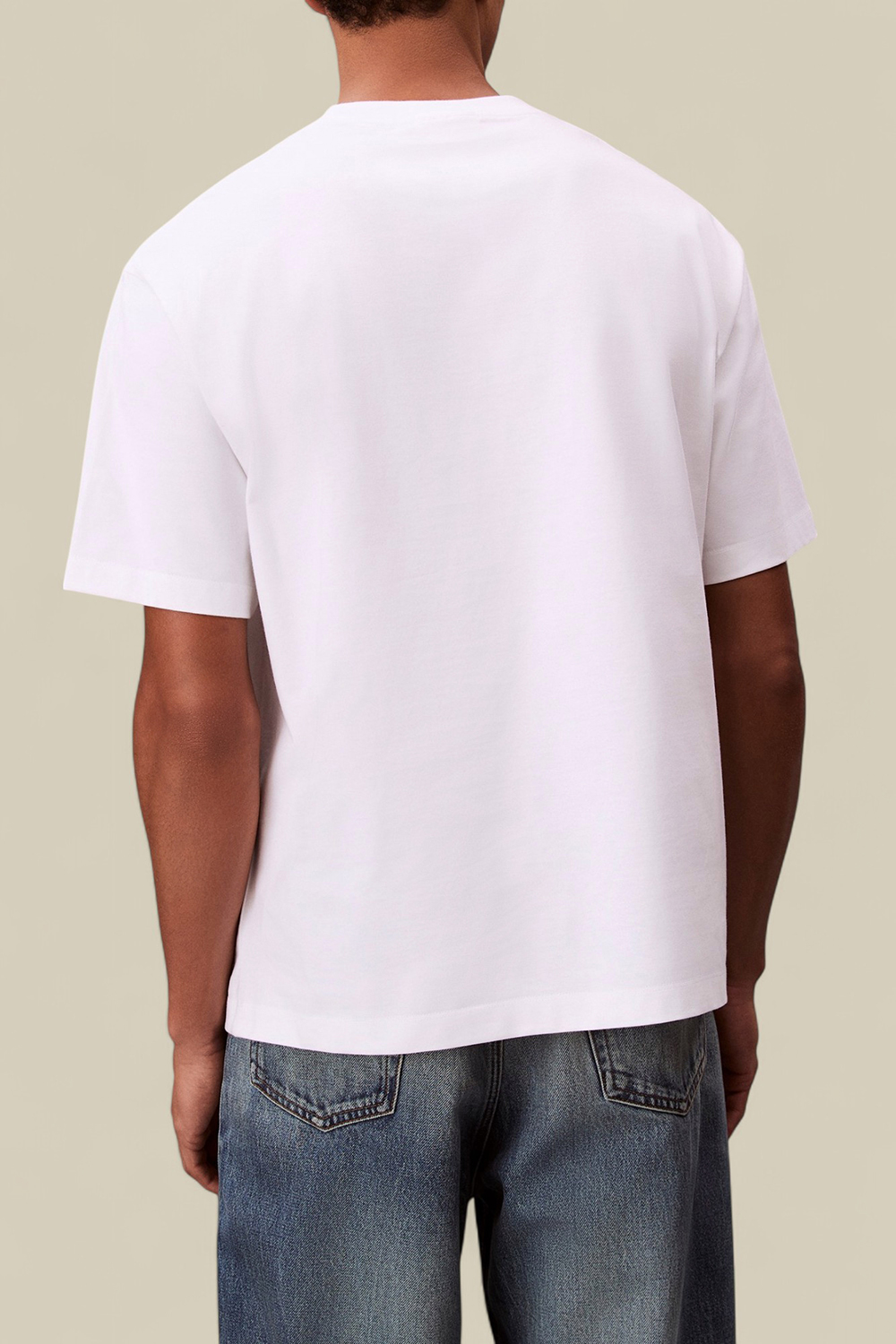 תמונת דוגמן אחורית של חולצת טי