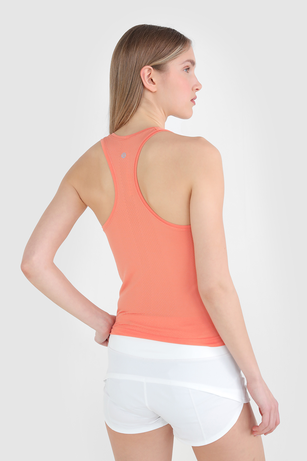 תמונת דוגמן אחורית של Swiftly Tech Racerback Tank Top 2.0