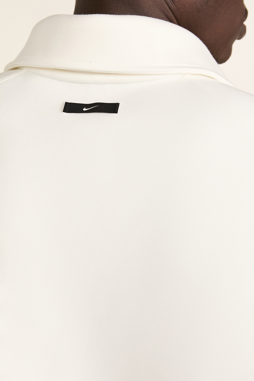 תמונת דוגמן אחורית של סווטשירט טק-פליז