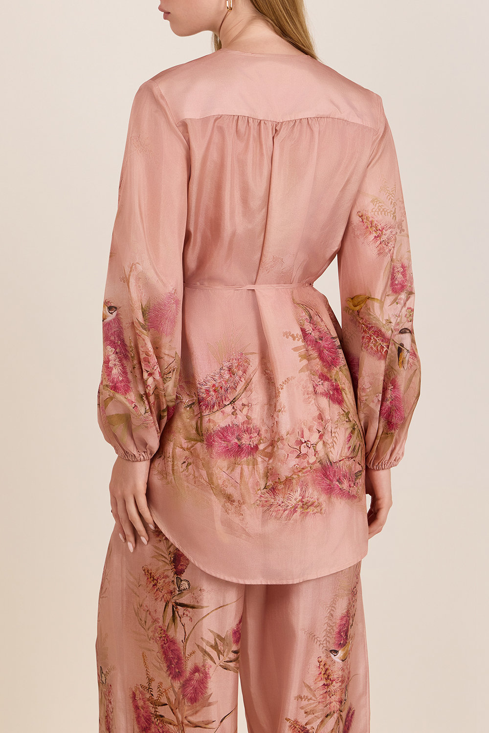 תמונת דוגמן אחורית של חולצת טוניקה