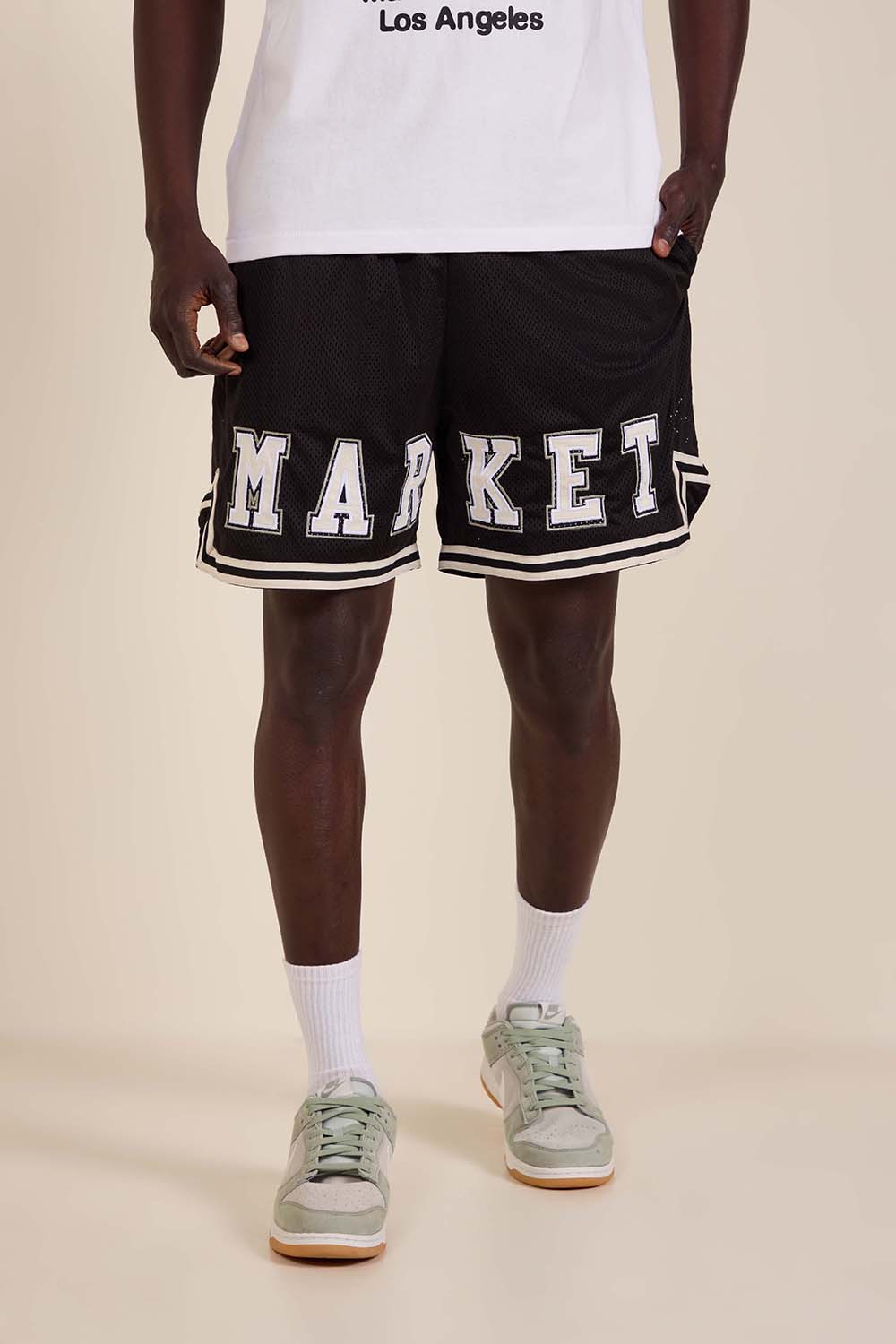 תמונת דוגמן קידמית של מכנסיים קצרים