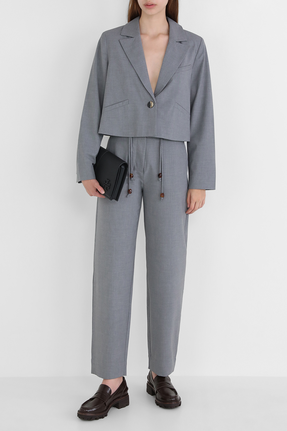 תמונת דוגמן קידמית של נעלי מוקסינים