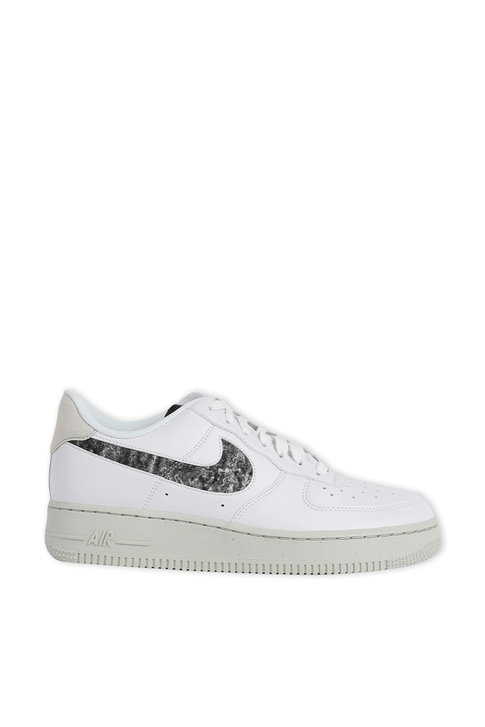 תמונה קידמית של Nike Air Force 1 07 SE in White and Cloudy Black