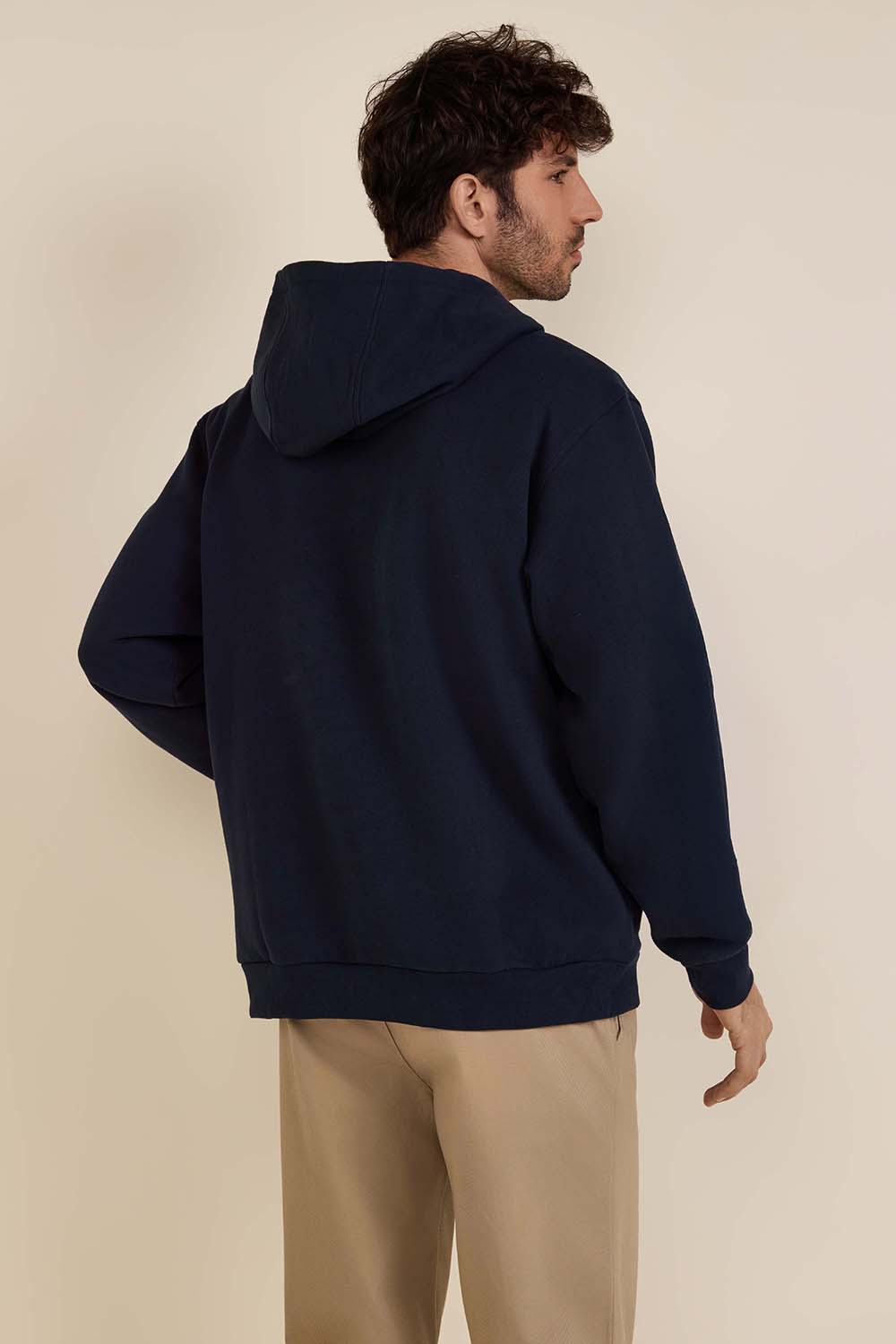 תמונת דוגמן אחורית של Steady State Pullover Hoodie