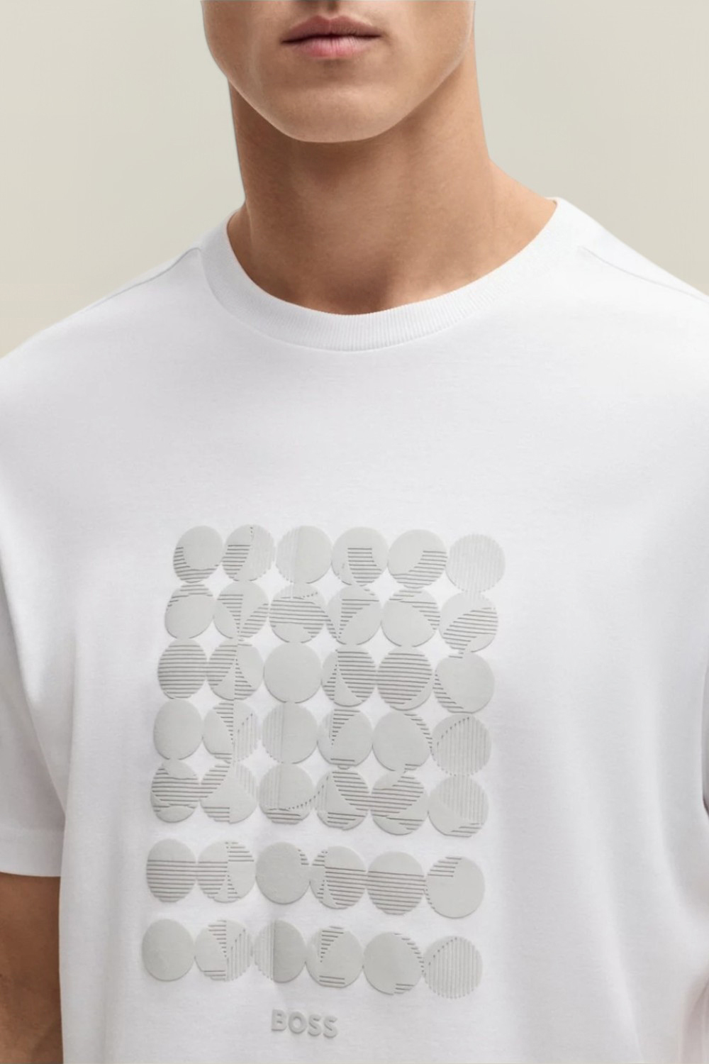 תמונת תקריב דוגמן של חולצת טי