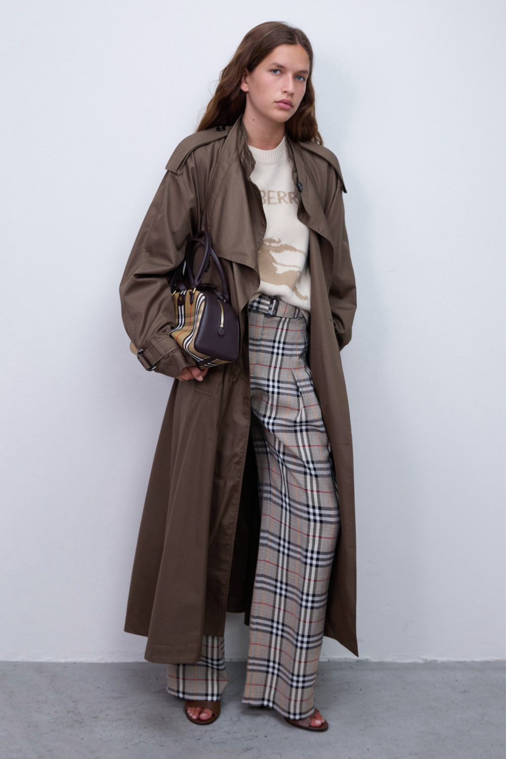 תמונת דוגמן קידמית של תיק קרוסבודי באולינג היילנדס