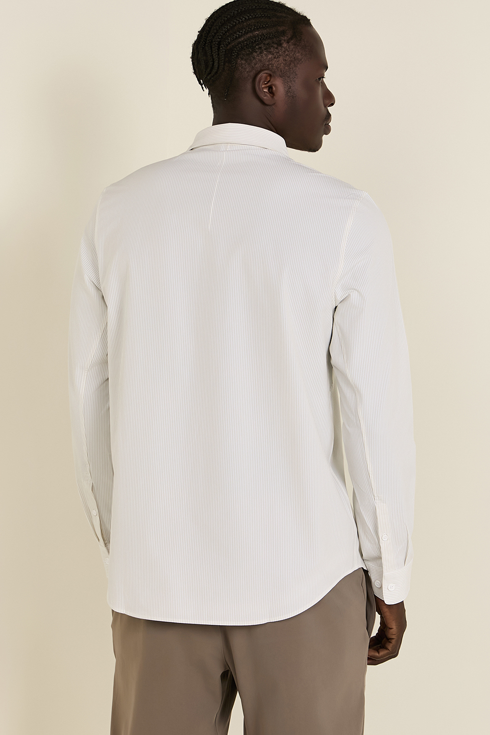 תמונת דוגמן אחורית של New Venture Classic-Fit Long-Sleeve Shirt