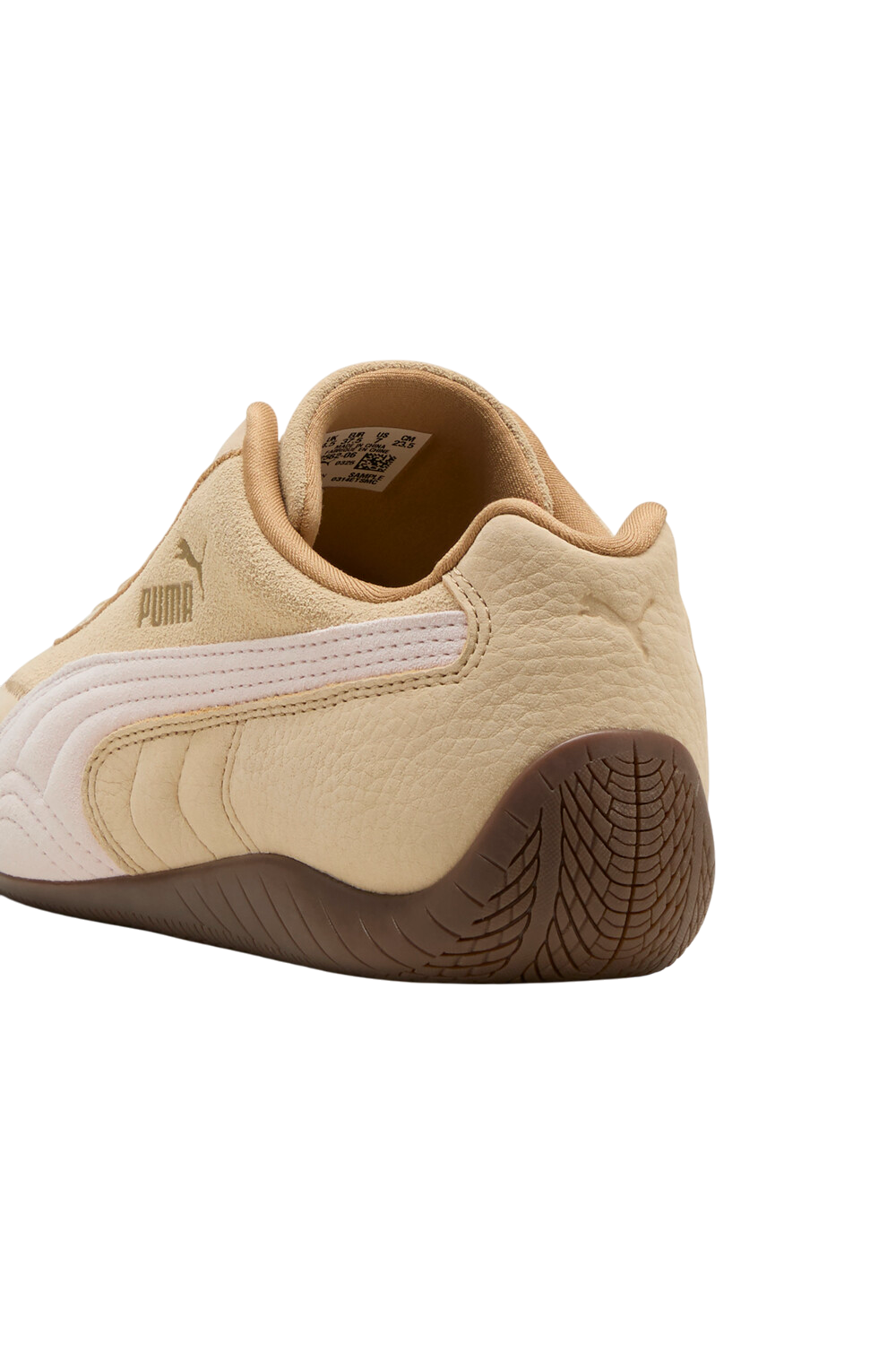 תמונת פנים של נעלי סניקרס עור