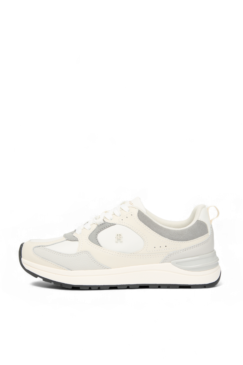 תמונה אחורית של נעלי סניקרס