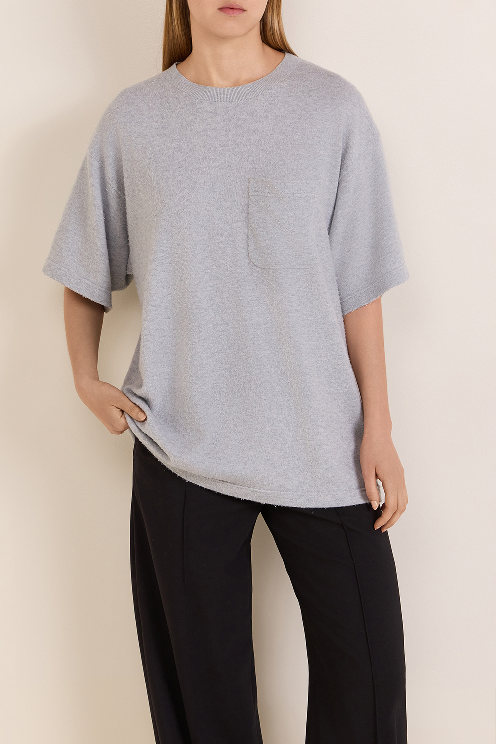 תמונת דוגמן קידמית של חולצת טי אוברסייז