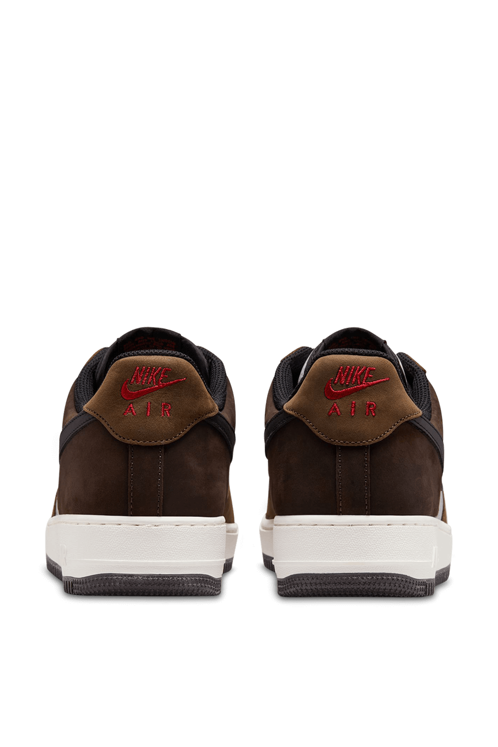 תמונת תקריב של נעלי סניקרס אייר פורס 1 07